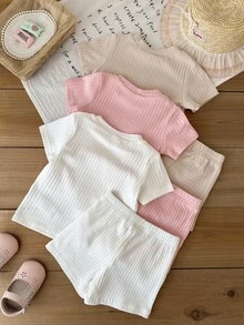 SHEIN 6件組女嬰粉色與白色夏季休閒端莊可愛家庭套裝 羅紋針織短袖上衣與短褲套裝 櫻桃草莓圖案 - 彩色 - 查看 3