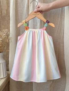 SHEIN Vintaside Kids 女嬰藍粉花卉緞帶拼接A字洋裝，適合日常休閒可愛熱帶度假海灘夏季場合 - 彩色 - 查看 4