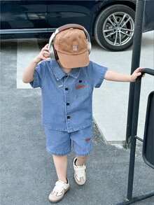 SHEIN Playful Pals 2件組嬰兒男寶寶夏季海軍藍丹寧套裝 時尚翻領短袖開襟上衣短褲 極簡熱帶風 簡約休閒海灘度假風 - 藍色 - 查看 3