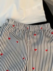 SHEIN Playful Pals 2件組女嬰夏季白色短袖T恤配黑色刺繡愛心黑白條紋長褲套裝，休閒端莊可愛，適合度假、上學與體育活動 - 白色 - 查看 5