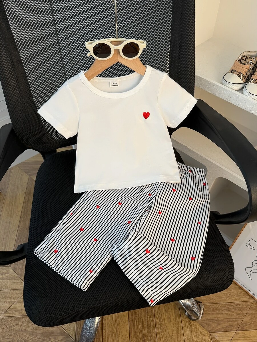 SHEIN Playful Pals 2件組女嬰夏季白色短袖T恤配黑色刺繡愛心黑白條紋長褲套裝,休閒端莊可愛,適合度假、上學與體育活動 - 白色 - 查看 1