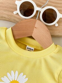 SHEIN Playful Pals 女嬰夏季淡黃色淺黃色紋理無袖上衣與格紋短褲套裝，附蝴蝶結裝飾，日常穿搭度假家庭拍照可愛造型 - 黃色 - 查看 4