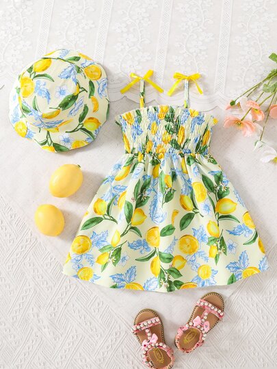 SHEIN Playful Pals Bộ 2 món cho bé gái: váy hai dây in họa tiết chanh kèm mũ đồng bộ, phong cách nhiệt đới dễ thương thường ngày, thoải mái cho ngày thường, kỳ nghỉ và mùa hè