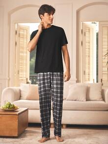 Manfinity Underwear&Sleepwear Basics Men's Summer Casual Solid Color Short Sleeve T-Shirt And Plaid Pants Pajama Set - Black - View 6
