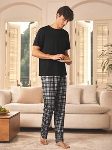 Manfinity Underwear&Sleepwear Basics Men's Summer Casual Solid Color Short Sleeve T-Shirt And Plaid Pants Pajama Set - Black - View 5