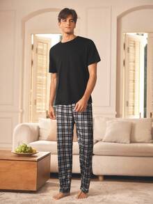 Manfinity Underwear&Sleepwear Basics Men's Summer Casual Solid Color Short Sleeve T-Shirt And Plaid Pants Pajama Set - Black - View 8