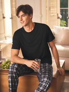 Manfinity Underwear&Sleepwear Basics Men's Summer Casual Solid Color Short Sleeve T-Shirt And Plaid Pants Pajama Set - Black - View 3