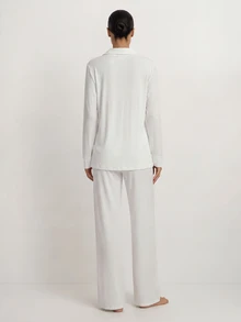Ocili Studio 休闲纯色纽扣前开襟家居服套装 白色套装 假日舒适装束 秋冬服装 - 白色 - 查看 2