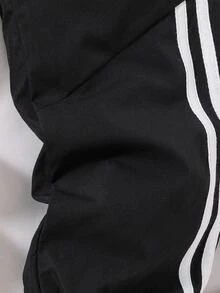 SHEIN Explorewe 2件組青少年男孩側邊不對稱條紋長褲 鬆緊褲腳 寬鬆休閒運動長褲 秋季校園運動款 米色黑白條紋 - 黑與白 - 查看 6
