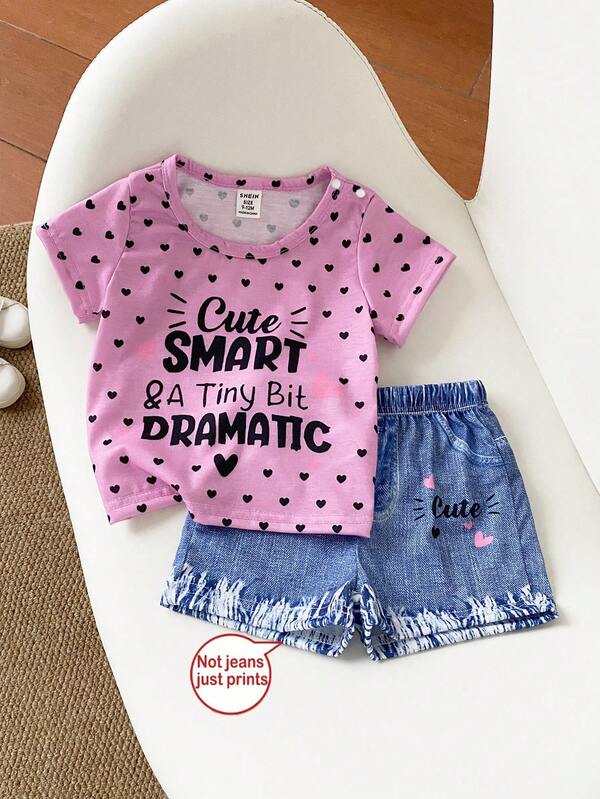 SHEIN Playful Pals 2 件套女婴休闲可爱字母和波尔卡圆点图案圆领短袖 T 恤和牛仔短裤套装，夏季