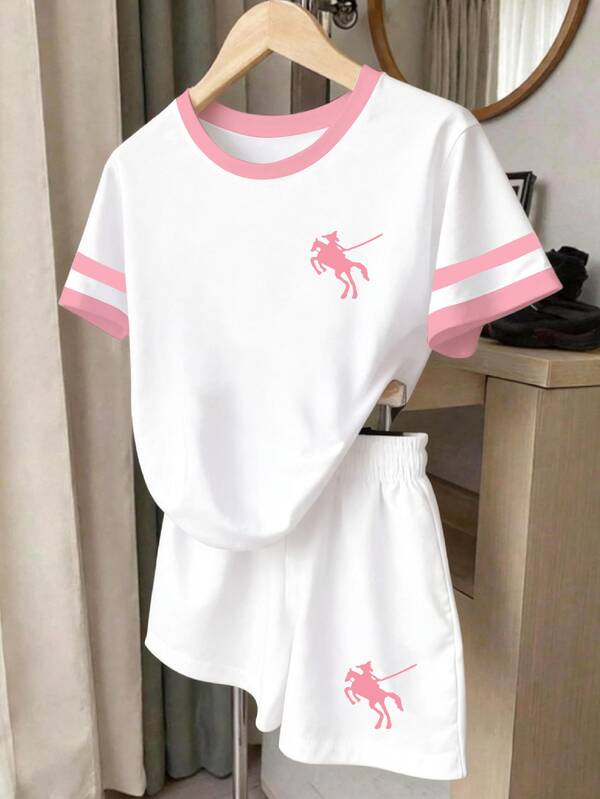 SHEIN 女童返校季白色夏季運動賽車風復古美式校園經典Logo印花圓領短袖T恤短褲套裝 度假穿搭