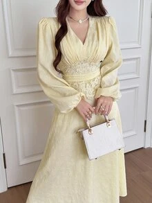 Feyla 女款V領燈籠袖收腰對比蕾絲優雅中長洋裝 - 鵝黃色 - 查看 5