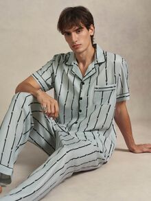 EverLounge Conjunto de Pijama Masculino 2 Peças com Calça Longa, Manga Curta, Lapela e Frente Aberta, Estampa Listrada - Cinza - Visão 1