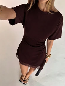 Aloruh 女款優雅圓領不對稱下擺蕾絲拼接收腰短袖迷你洋裝 - 酒紅色 - 查看 6