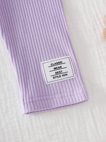SHEIN 2件組女嬰春秋長袖套裝，柔軟米白色與藍色上衣，滿版花卉印花，圓領，羅紋打底褲，舒適可愛 - 紫色 - 查看 7