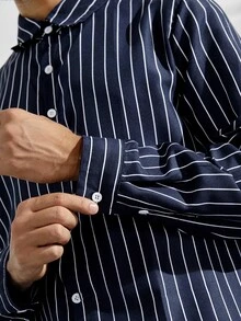 VeloEdit Men's Skin-Friendly Striped Long Sleeve ShirtFall Winter Formal - Navy Blue - View 8