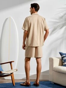 VeloEdit Men's Pocket Front Short Sleeve Shirt And Slanted Pocket Shorts 2pcs/Set , Basic , Linen , Urban , Plain, Men Linen Set, Cozy OutfitsFall Winter - Khaki - View 2