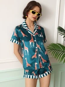 Chillnights Bộ đồ ngủ nữ satin cổ bẻ mở trước họa tiết hươu cao cổ trẻ trung - Nhiều màu - Xem 3