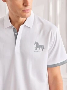 Officeau 1件男士夏季對比領馬匹印花 Polo 衫，冰絲快乾透氣商務休閒通勤上衣 - 白色 - 查看 7