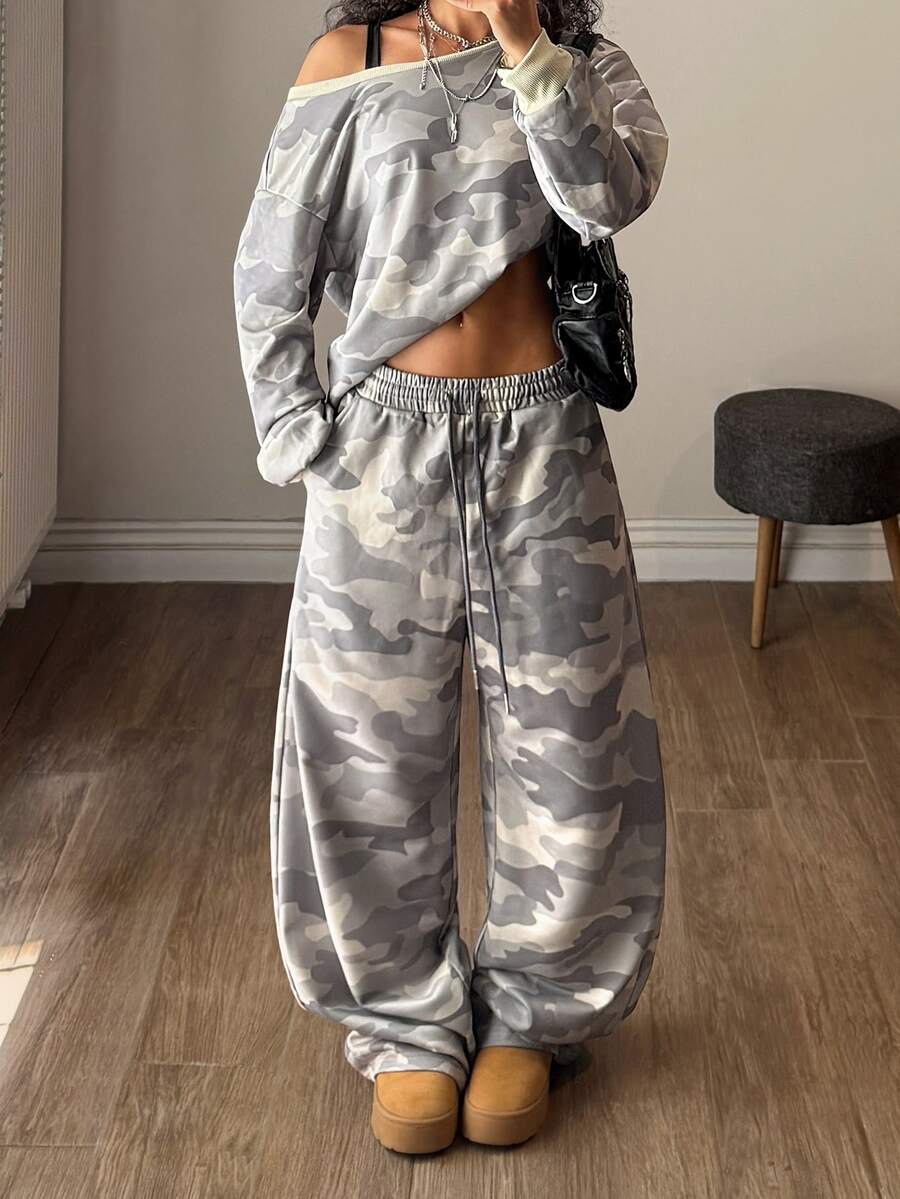 Muchica 女款迷彩印花不對稱領衛衣與抽繩腰工裝褲套裝 居家休閒 灰色迷彩 秋季休閒 - 彩色 - 查看 1