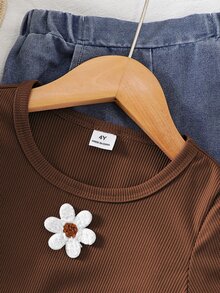 SHEIN Playful Pals 2 Pieces Set For Young Girls Brown Knit Crew Neck Short Sleeve T-Shirt White Floral Patch Washed Blue Denim Jeans Summer 7th Birthday Baby - Brown - View 4
