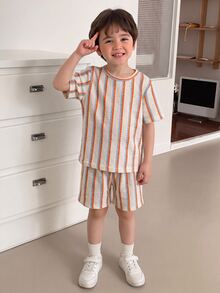 SHEIN Genkimix Kids 2件套男童夏季华夫格条纹短袖T恤和短裤套装 - 彩色 - 查看 2
