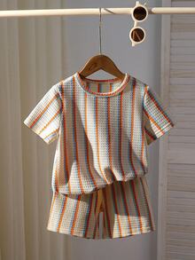 SHEIN Genkimix Kids 2件套男童夏季华夫格条纹短袖T恤和短裤套装 - 彩色 - 查看 4