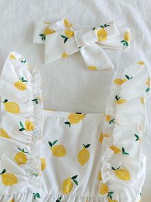 SHEIN Vintaside Kids 这款露背连衣裙采用粉白格纹设计，搭配可爱的草莓印花，清新自然。裙身肩部饰有荷叶边，完美诠释夏日时尚优雅活泼可爱的气息。A字版型，采用轻盈透气的面料，适合节日派对、一周年婚礼、景点拍照等场合穿着。 - 彩色 - 查看 4