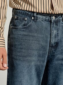 VeloEdit Celana Jeans Denim Longgar Pria Model Lurus Kasual dengan Kantong - Dark Wash - View 7