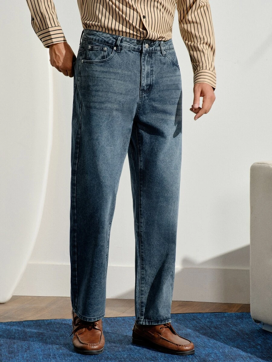 VeloEdit Celana Jeans Denim Longgar Pria Model Lurus Kasual dengan Kantong - Dark Wash - View 1
