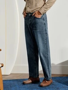 VeloEdit Celana Jeans Denim Longgar Pria Model Lurus Kasual dengan Kantong - Dark Wash - View 5
