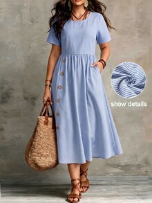 SHEIN LUNE CURVE 大尺碼女款圓領短袖A字洋裝，木紋鈕扣裝飾，彈性腰圍，夏季休閒狩獵度假風，淺藍色 - 藍白色 - 查看 1