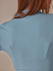 Aralina 休閒風拉鍊前開長袖上衣與高腰單車短褲兩件套 - 淺藍色 - 查看 6