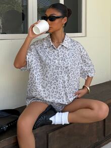 Muchica 灰色豹紋女款居家套裝 Y2K 街頭風 Polo 領半開鈕扣短袖上衣＋鬆緊腰短褲 休閒秋季外出早午餐穿搭 - 綠色 - 查看 1