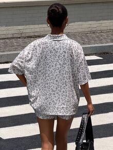 Muchica 灰色豹紋女款居家套裝 Y2K 街頭風 Polo 領半開鈕扣短袖上衣＋鬆緊腰短褲 休閒秋季外出早午餐穿搭 - 綠色 - 查看 2