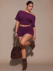 SHEIN BAE CURVE 大尺碼不對稱肩 캐시米爾針織短袖上衣與低腰短褲套裝，春夏條紋兩件式套裝，基礎兩件式套裝 - 中紫紅色 - 查看 3