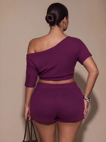 SHEIN BAE CURVE 大尺碼不對稱肩 캐시米爾針織短袖上衣與低腰短褲套裝，春夏條紋兩件式套裝，基礎兩件式套裝 - 中紫紅色 - 查看 2