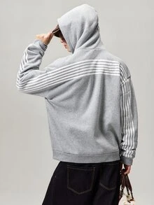 Vaulklash 美学邮报——男士街头风畅销六条纹拼接休闲连帽衫，适合户外音乐节、日常出行、朋友聚会、送给男友/老公的礼物、周年纪念礼物，浅灰色条纹袖拉链连帽衫，Y2K风格 - 淺灰色 - 查看 3