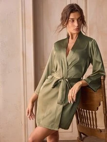 Charlaine 开襟系带缎面睡袍，奢华休闲服饰，秋冬款 - 軍綠色 - 查看 2