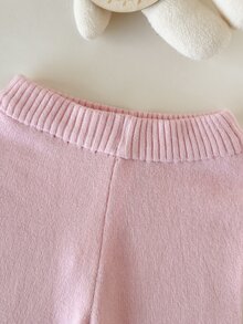 SHEIN 女嬰可愛蝴蝶結裝飾純色軟綿高品質細節秋冬必備甜美風簡約休閒百搭韓系可愛小公主風粉色調適合度假家庭聚會遊樂園聖誕旅行居家遊戲嬰兒毛衣褲子套裝秋冬熱銷 - 淺粉色 - 查看 3
