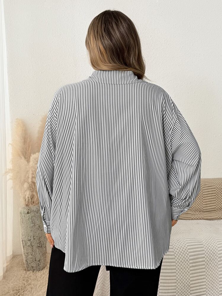 SHEIN CURVE+ 大尺碼女款休閒寬鬆長袖條紋拼接撞色襯衫，適合秋季外出與通勤 - 黑色 - 查看 2