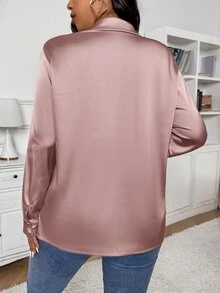 SHEIN Frenchy 休闲简约杏色缎面基本款前开襟衬衫，适合办公室、通勤和日常穿着，加大码 - 粉色 - 查看 2