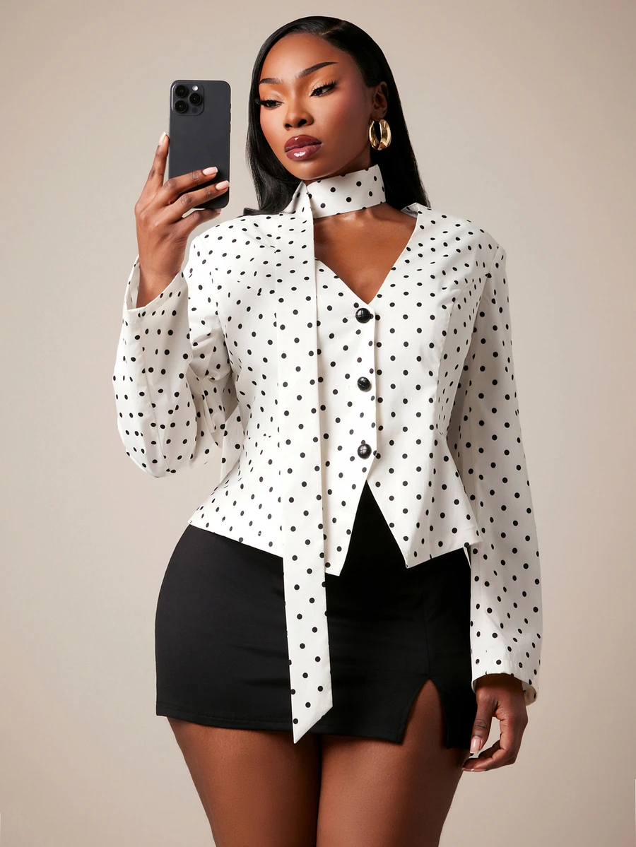 SHEIN SXY Blazer Slim-Fit Leher V Motif Polkadot Putih Ukuran Plus dengan Hiasan Pita, Elegan, Musim Gugur/Dingin, Seksi, Kantor, Formal
