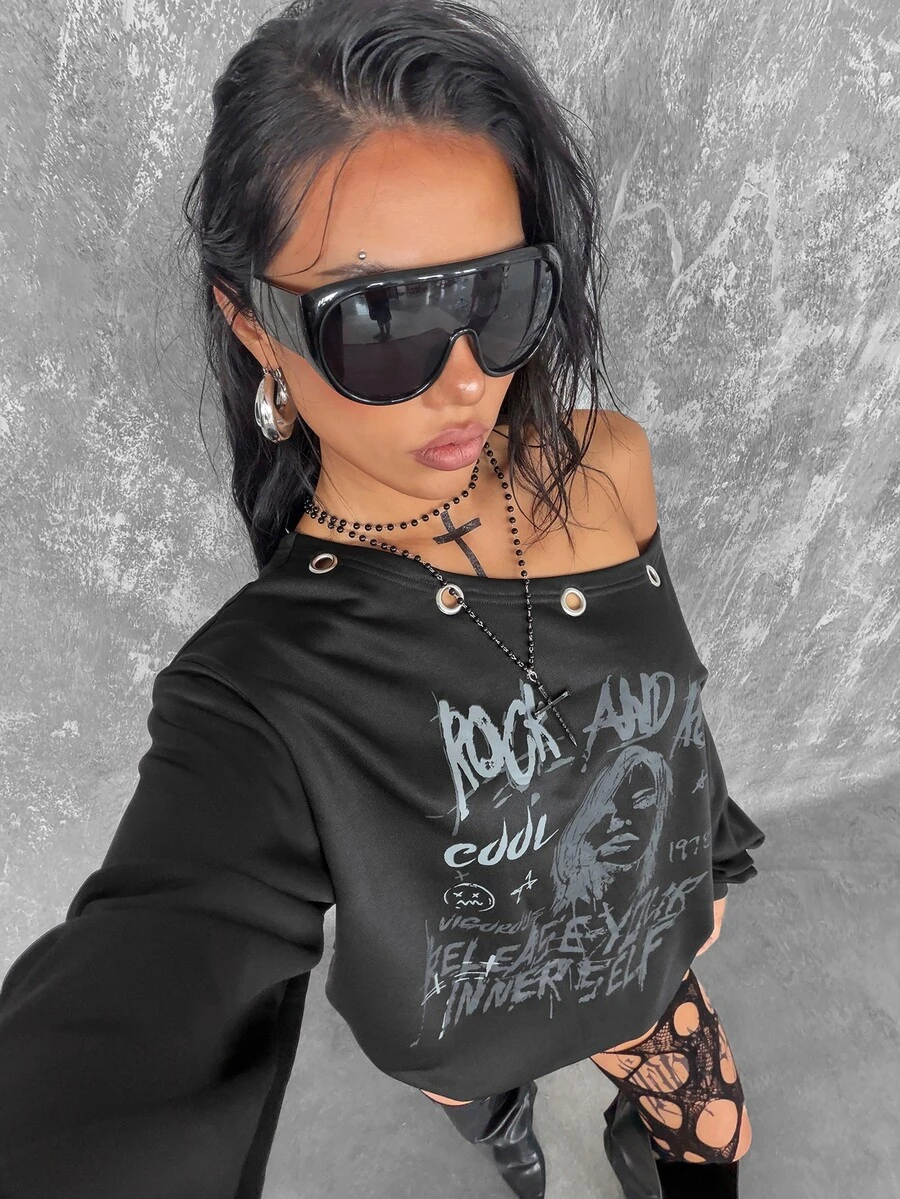 Coolane 女款不對稱領口運動衫,印有角色與字母圖案 - 黑色 - 查看 1