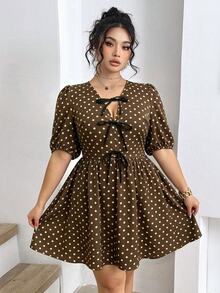 SHEIN Clasi 大尺碼女款波點印花V領蝴蝶結泡泡袖中長洋裝，適合日常通勤與優雅外出 - 棕色 - 查看 1