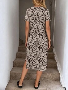 SHEIN LUNE 女款豹紋圓領短袖側開衩下擺休閒中長洋裝 - 彩色 - 查看 3