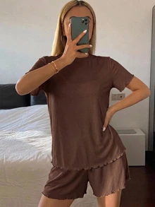 Livesso 夏季舒適純色極簡針織密針下擺波浪邊女款居家休閒套裝 - 棕色 - 查看 4