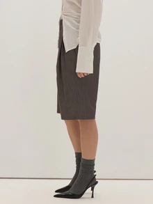 MUSEYN Dark Grey Woven Pinstripe Long Tailored Shorts Casual Relaxed Vacation Weekend Fall Fashion - Dark Grey - View 3