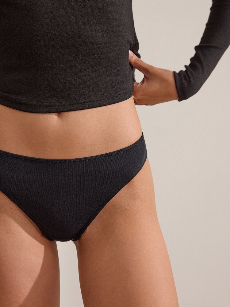 Ocili Women's Solid Color Casual Comfortable Thong Panties (5pcs/Pack) - Black and White - View 3