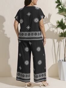 Comfylo 2pcs/Set Kaos Lengan Pendek Leher V Ukuran Besar dan Celana Panjang Elegan untuk Wanita - Hitam - View 2